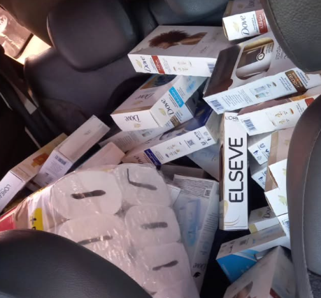Quatro pessoas são presas após assaltarem supermercado