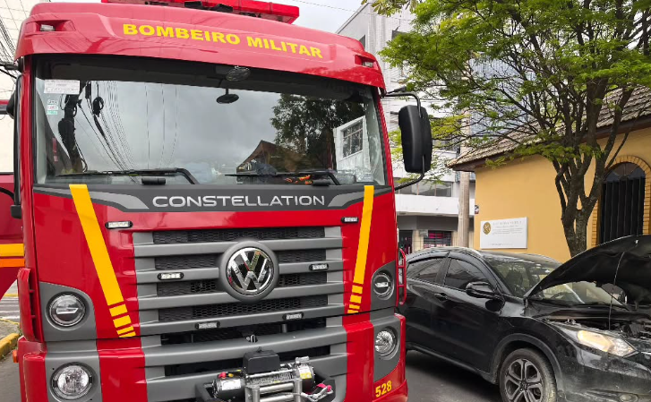 Veículo pega fogo no Centro de Osório