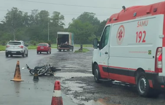 Motociclista fica ferido em acidente de trânsito