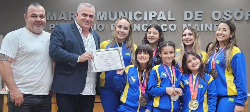 Escola Elevare Dança Aérea recebeu honraria das mãos do vereador Maicon e do vice-prefeito Ed Moraes.