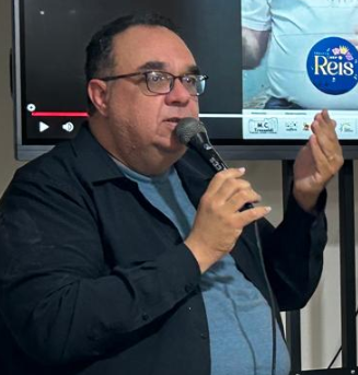 Biblioteca Pública recebe lançamento de livro