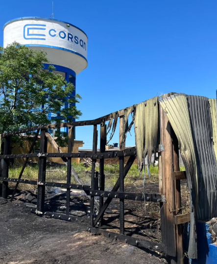 Bombeiros combatem incêndio no Caravágio