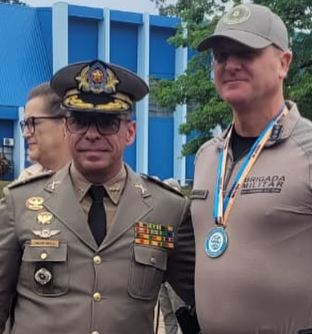Comandante do CRPO Litoral recebe comenda da Brigada