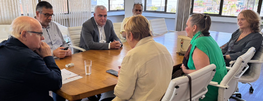 Reunião realizada no Gabinete do Prefeito discutiu obras no local que irá receber o setor oncológico do Hospital.