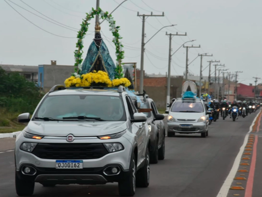 Grupo de motociclistas carregou imagem da Santa por Imbé, Tramandaí e Osório.