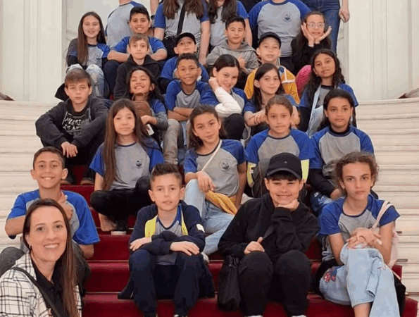 Escola Cordeiro de Farias realiza visita a capital