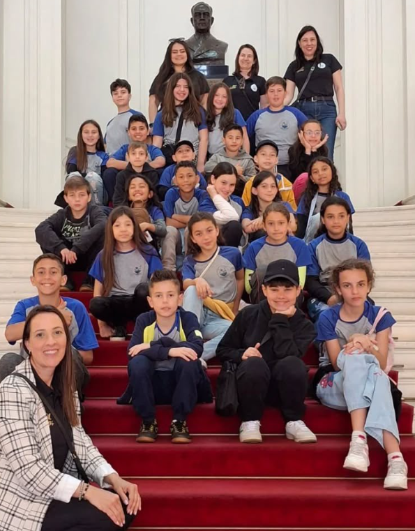 Escola Cordeiro de Farias realiza visita a capital