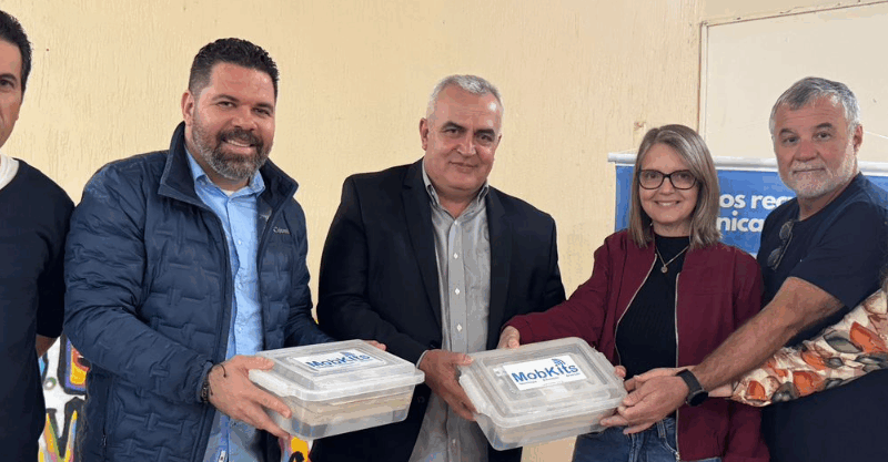 Escolas recebem kits de robótica