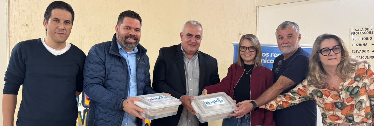 Escolas recebem kits de robótica