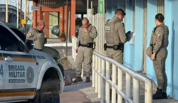 Morador de rua é flagrado realizando atos obscenos em via pública