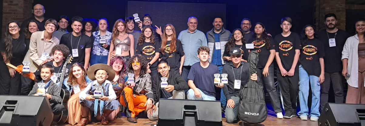 Primeira edição do Festival Estudantil Brisa Cultural premiou estudantes de cinco instituições de ensino do município osoriense.