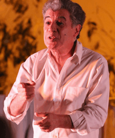 Peça com Paulo Betti reúne centenas de pessoas