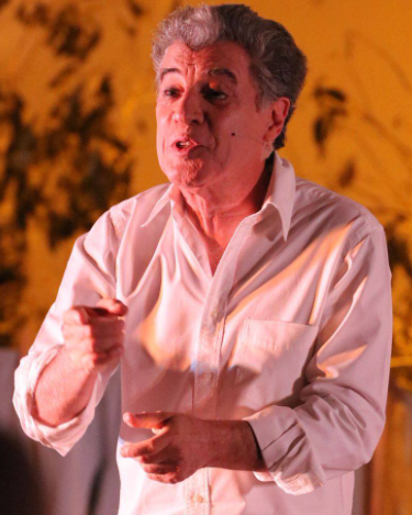 Peça com Paulo Betti reúne centenas de pessoas