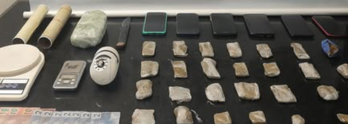 Homem foi preso em Cidreira com dinheiro, objetos e mais de 400g de maconha.