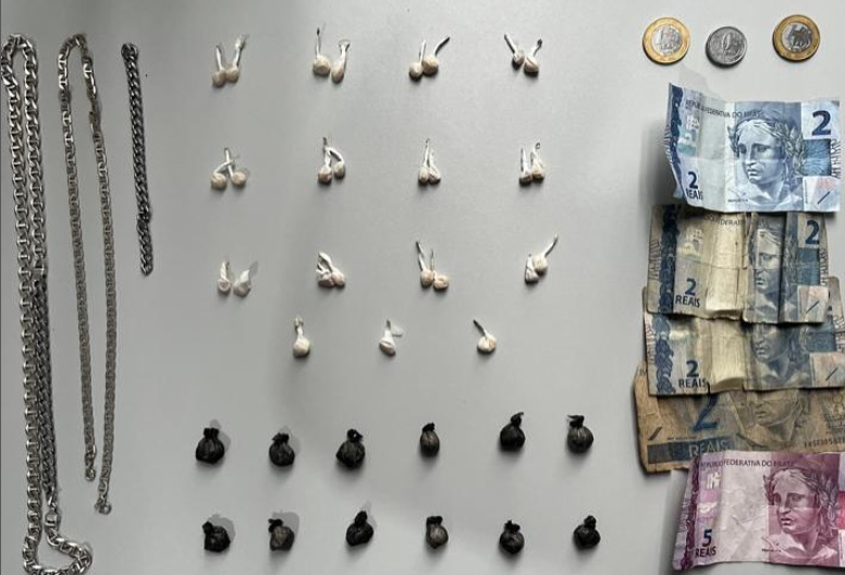 Trio foi detido em Osório carregando dinheiro, objetos e porções de entorpecentes.