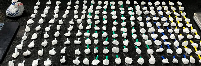 Ação em Imbé apreendeu objetos, 16 gramas de maconha e 190 buchas de cocaína.