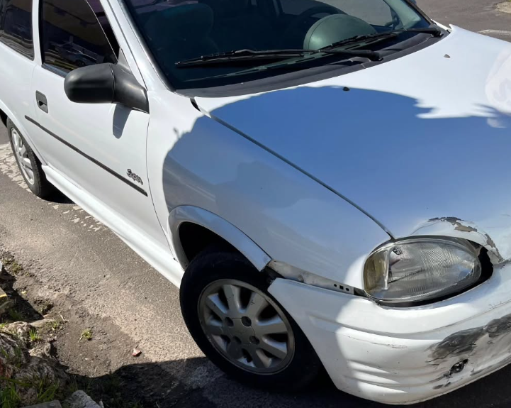 Colisão na região central do município durante a tarde de terça (11) envolveu dois carros.