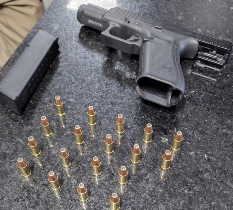 Homem armado é preso pela BM