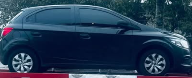 Automóvel Chevrolet Ônix estava sendo utilizado para a tele-entrega de drogas.