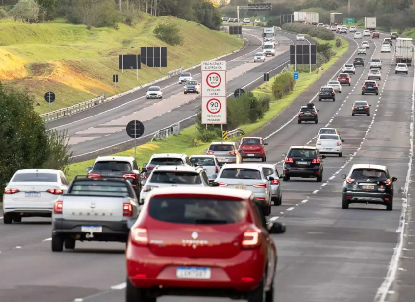 Mais de 100 mil veículos devem vir ao Litoral durante o feriadão do Dia da Consciência Negra
