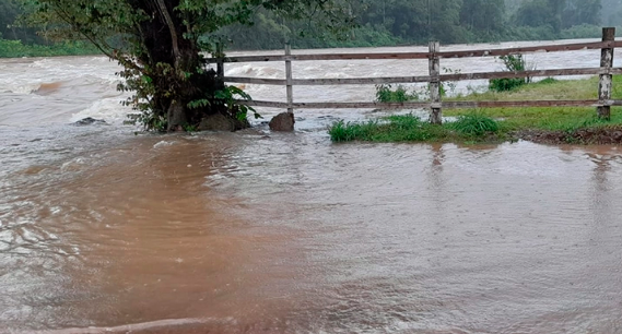 Municípios sofrem com fortes chuvas