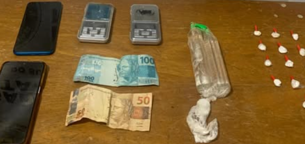 Foragido foi preso durante Operação em Cidreira com dinheiro, objetos e drogas.