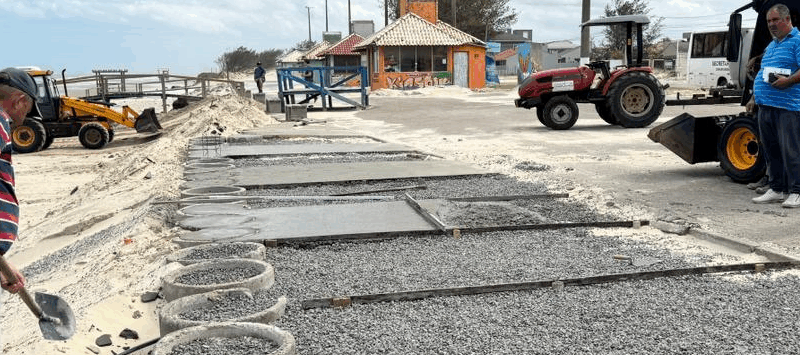 Prefeitura inicia manutenção em Atlântida Sul