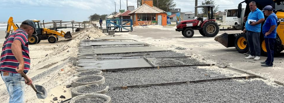 Prefeitura inicia manutenção em Atlântida Sul