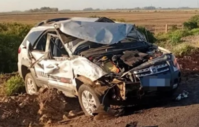 Veículo seguia pela RSC-101 quando acabou capotando no trecho de Capivari.