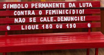 Delegada Tatiane e delegado João Henrique durante evento realizado no Unicnec.