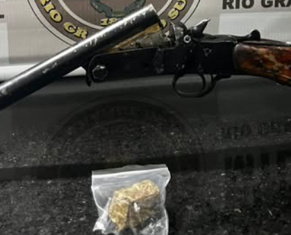 Homem foi preso em Tramandaí em posse de uma arma e uma porção de maconha.