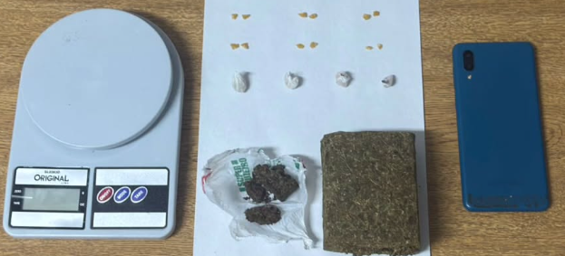 Nove pessoas são presas e um menor é apreendido por tráfico de drogas