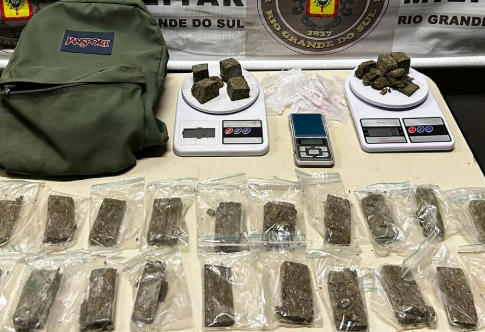 Menor foi apreendido em Maquiné carregando objetos e cerca de 700g de maconha.