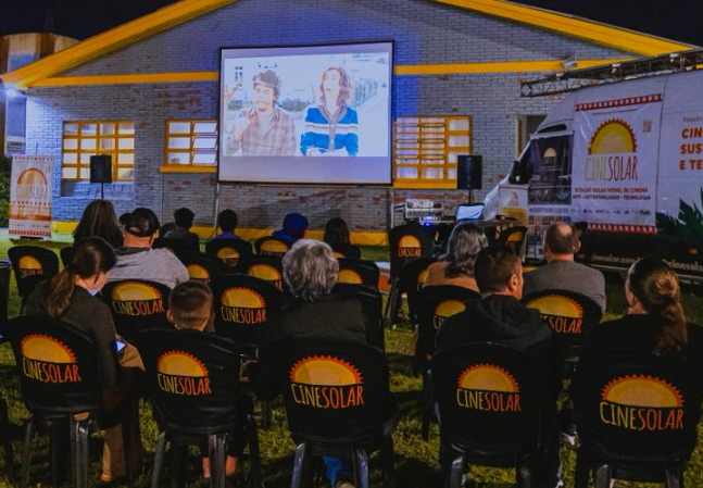 Vila Olímpica recebeu Cine Solar