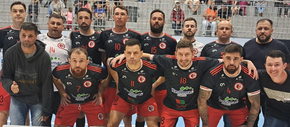 Milan derrotou Ell Foot pelo placar de 3 a 1, garantindo o primeiro lugar da chave D da Série Pra com 100% de aproveitamento.