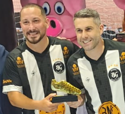 Empatados com 10 gols, Japa e Dico do BG dividiram o troféu de Artilheiro da Série Ouro.