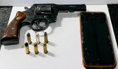 Homem armado é preso pela BM