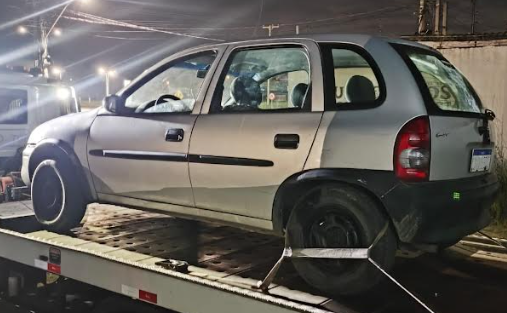 Homens são presos após furtarem residência