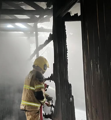 Incêndio destrói residência no Porto Lacustre