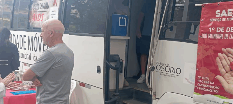 Largo dos Estudantes recebe abertura da programação do Dezembro Vermelho