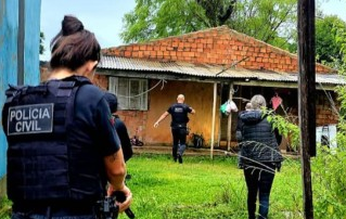 Operação policial termina com três prisões