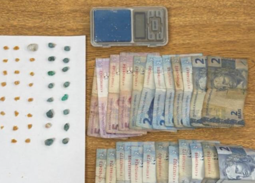 Homem foi preso em Osório com dinheiro, balança de precisão e entorpecentes.