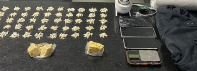 Policiais apreenderam objetos e 537 porções de crack durante ação em Cidreira.