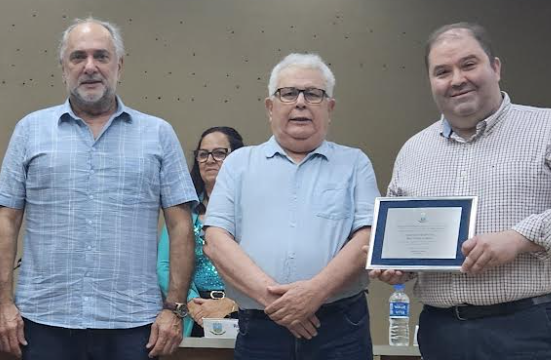 Vereadores Rossano e Miguel ao lado do diretor-técnico do HSVP, Bira Andrade.