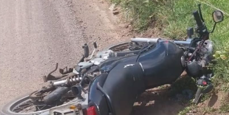 Homem ficou ferido após se enroscar em cabo solto no bairro Várzea do Padre.