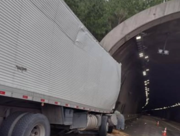 Duas pessoas morreram e outras sete ficaram feridas em acidentes na região