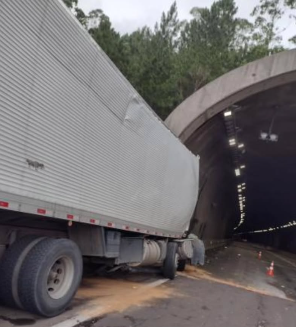 Duas pessoas morreram e outras sete ficaram feridas em acidentes na região