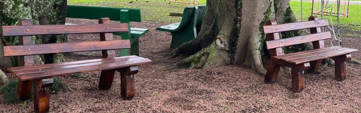 Prefeitura instala novos bancos e lixeiras na cidade