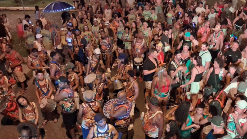 Carnaval no Litoral reúne milhares de pessoas