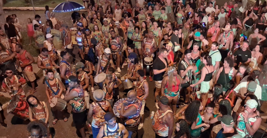 Carnaval no Litoral reúne milhares de pessoas